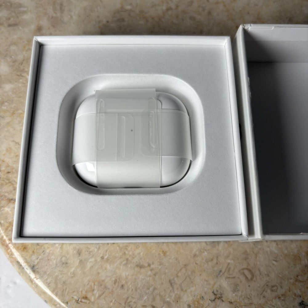 Apple Airpods 3rd Generation with MagSafe Wireless Charging Case - Open Box - Picture 5 of 7
